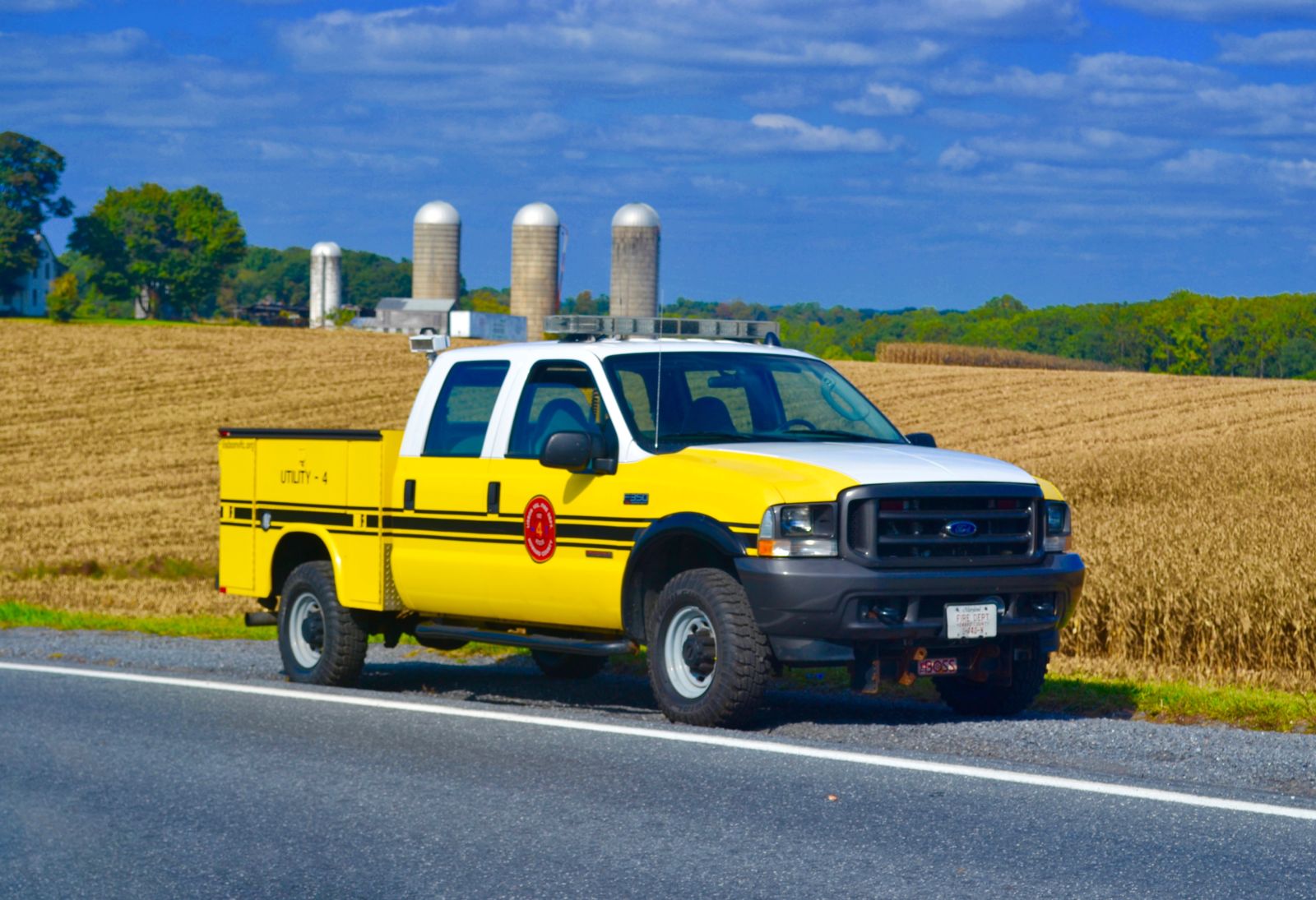 2004 Ford Utility 4